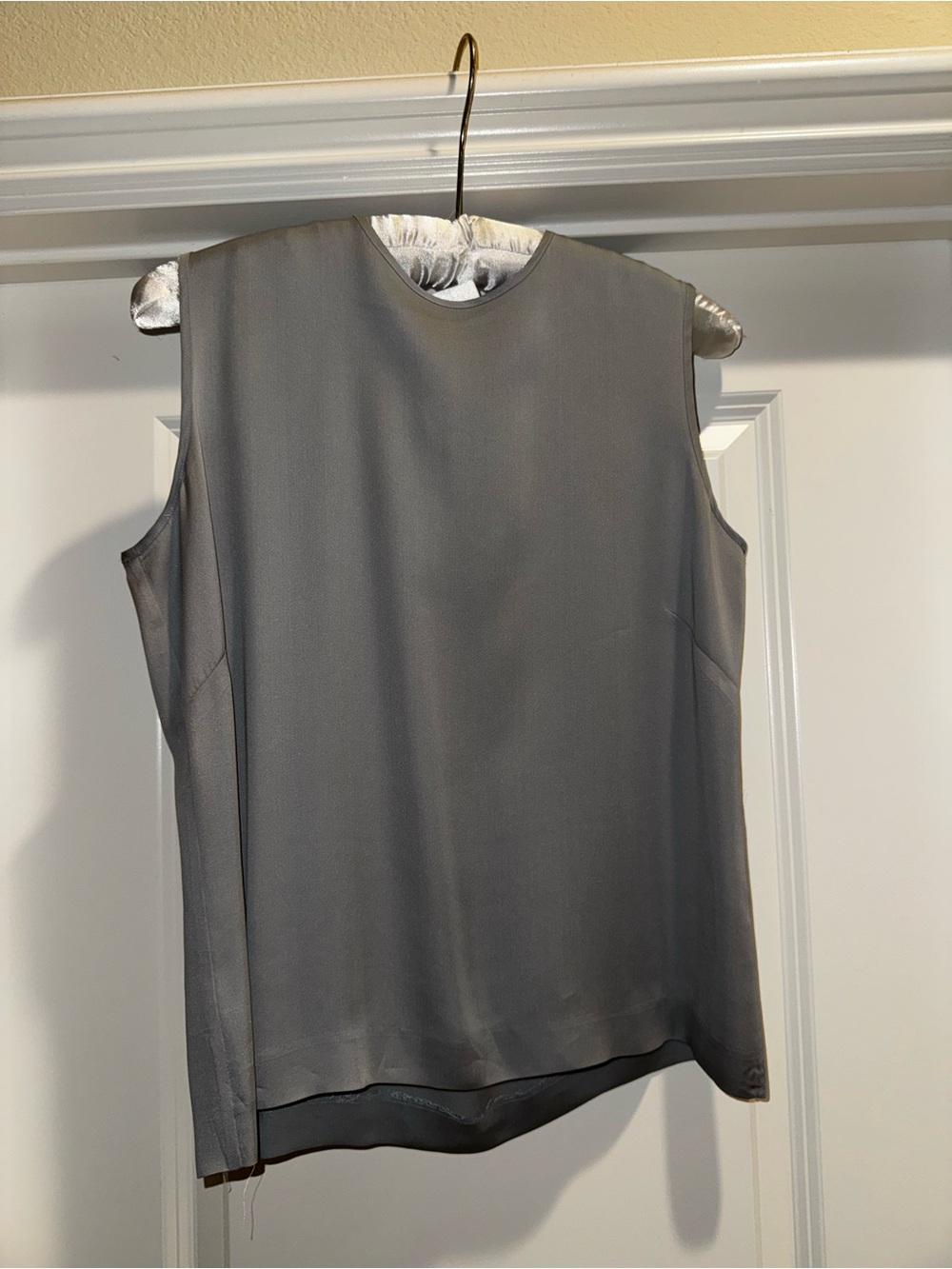 Jones New York Sleeveless Gray Crewneck Shell 100% silk